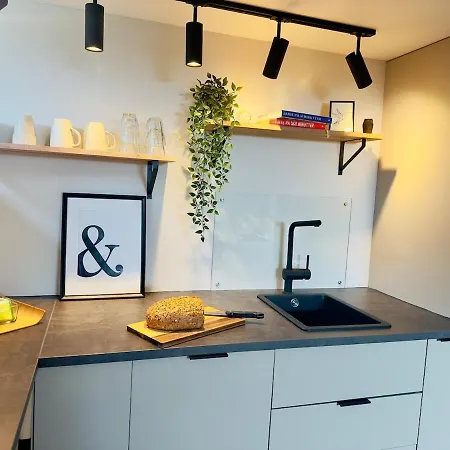 Cosy And Spacious Close To Centre